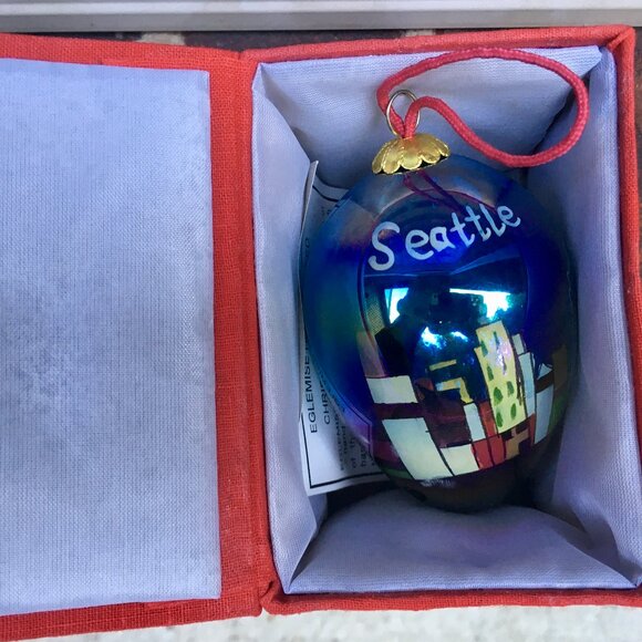 Smith-Western Eglemise Hand Painted Seattle City Scape Christmas Ornament - Picture 12 of 12
